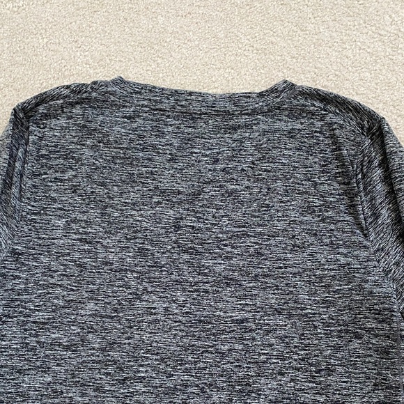 Athleta Gray Uptempo Long Sleeve Top for the gym or travel - Picture 11 of 11